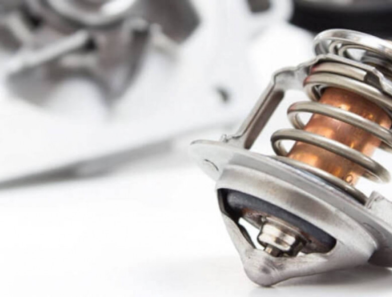 Entenda o papel da válvula termostática no controle da temperatura do motor e quando realizar a substituição para manter o carro em perfeito estado.